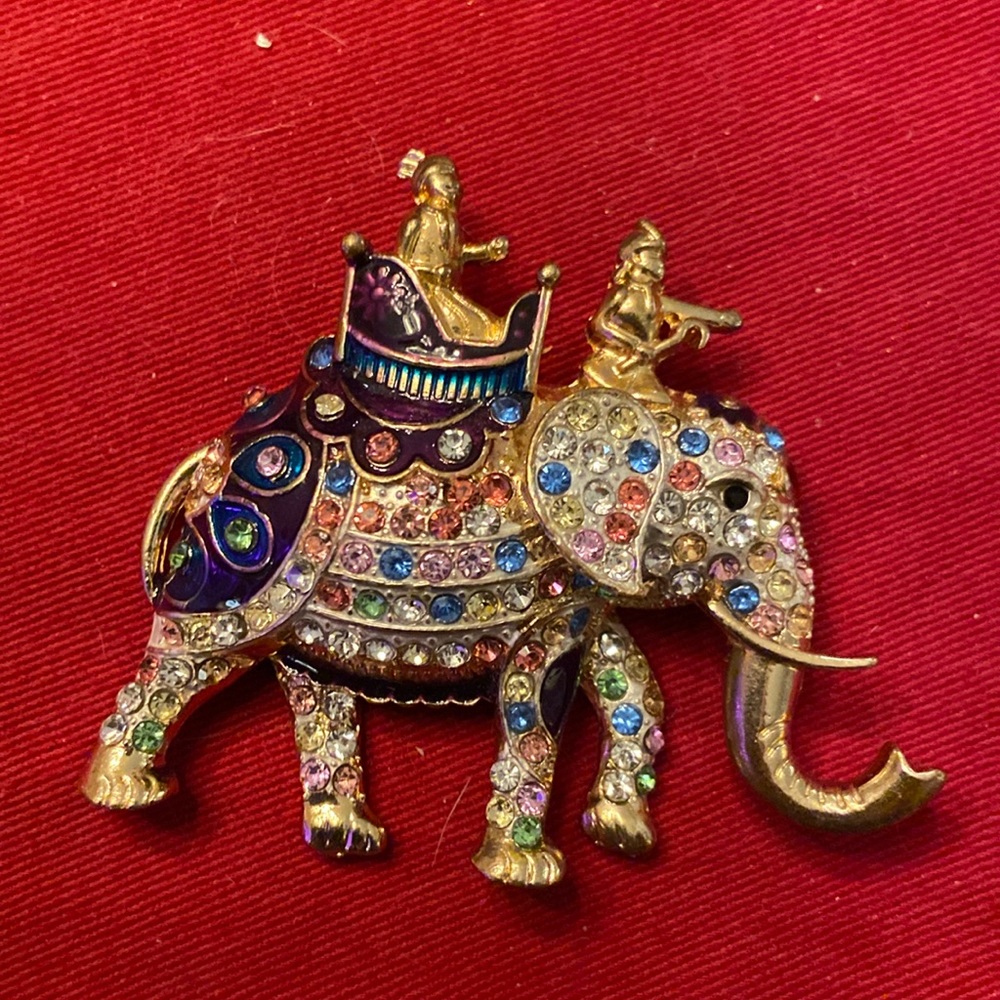 Elephant Pendant Huge!!!